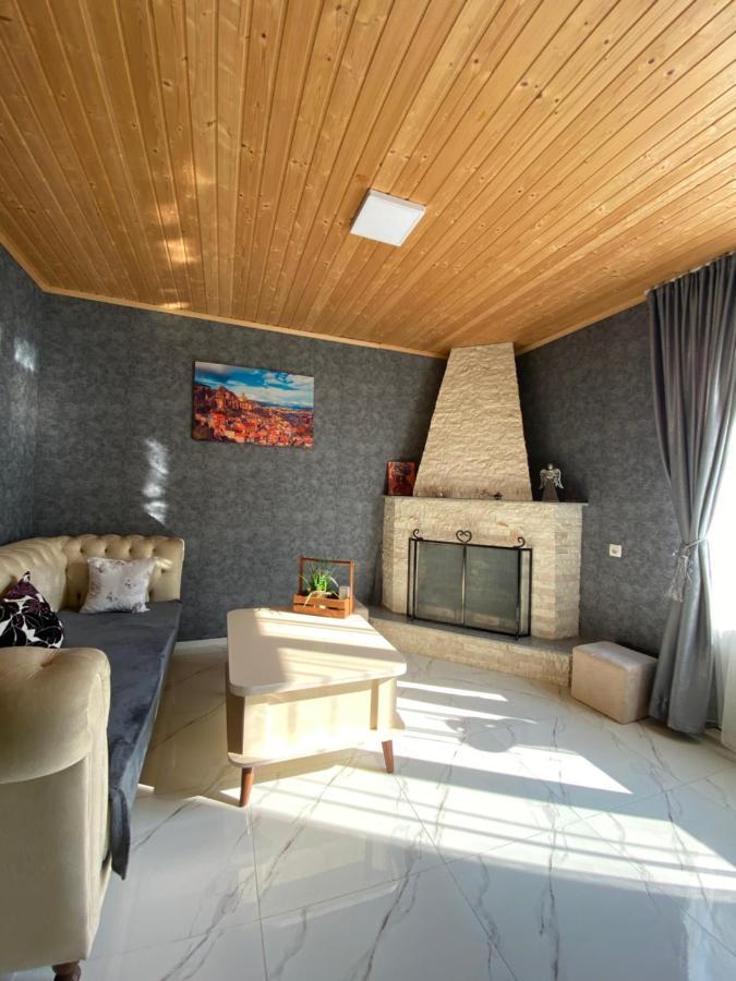 Buo'S Guest House 博尔若米 外观 照片